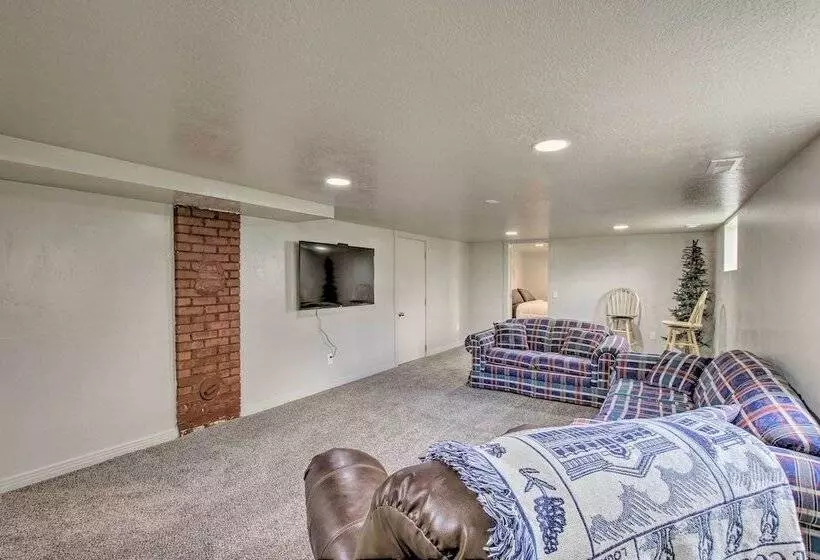 Convenient Preston Retreat W/ Private Yard!