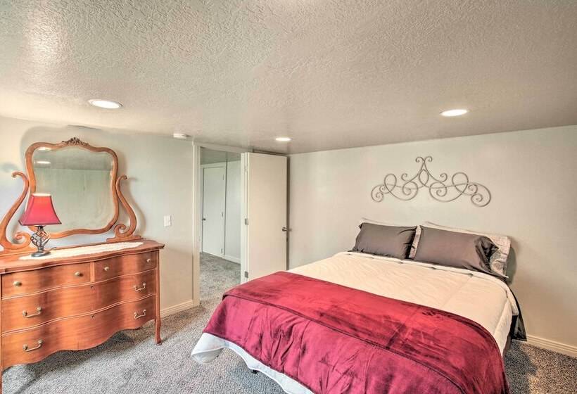 Convenient Preston Retreat W/ Private Yard!