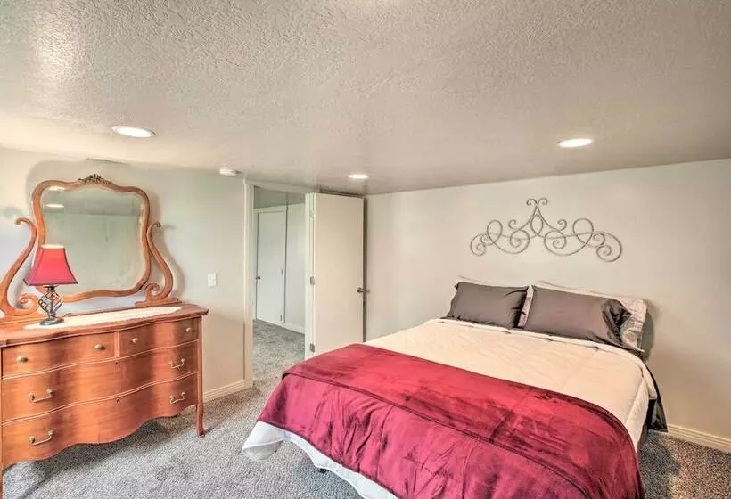 Convenient Preston Retreat W/ Private Yard!