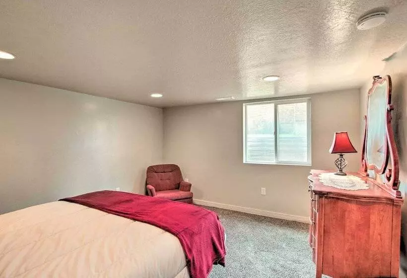 Convenient Preston Retreat W/ Private Yard!