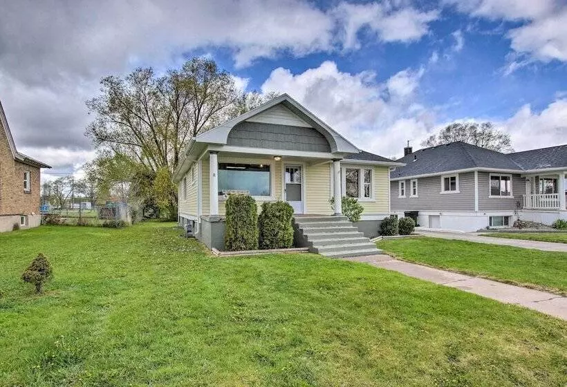 Convenient Preston Retreat W/ Private Yard!