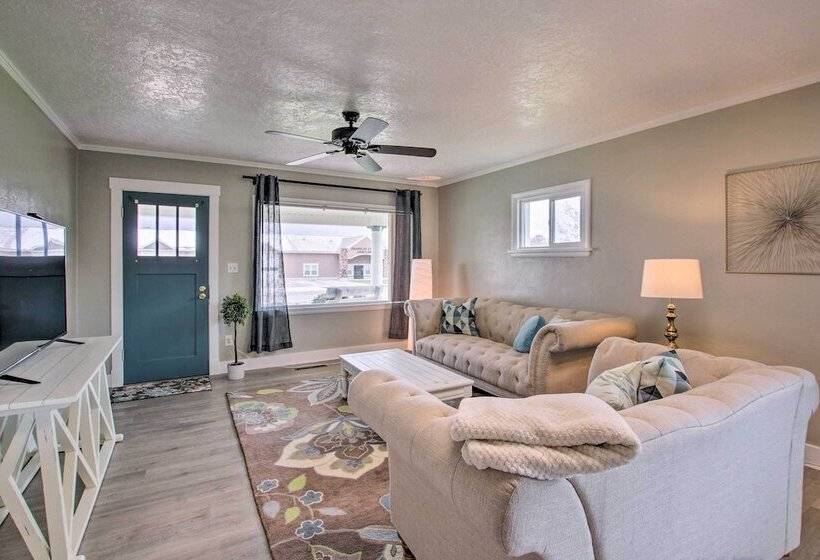 Convenient Preston Retreat W/ Private Yard!