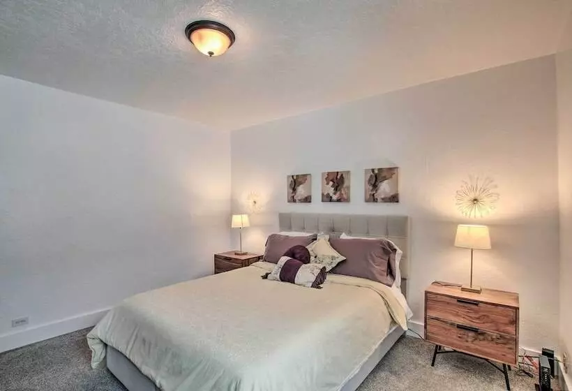 Convenient Preston Retreat W/ Private Yard!