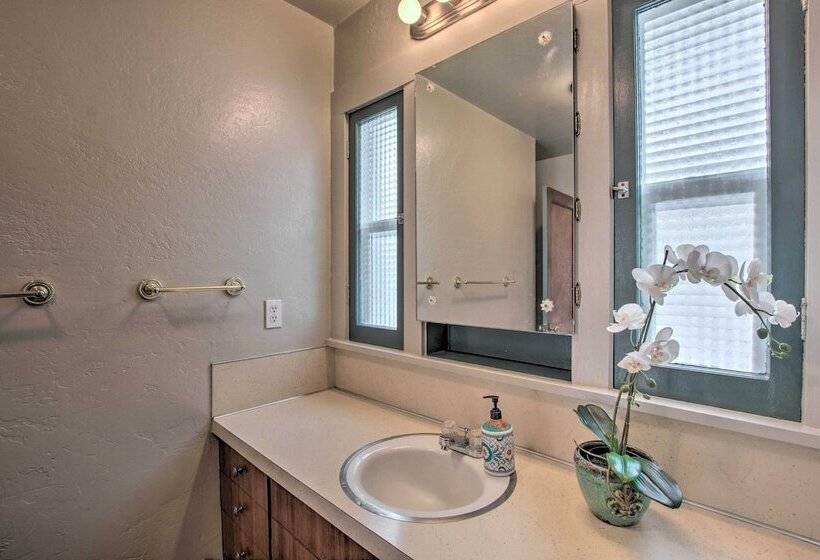 Convenient Preston Retreat W/ Private Yard!