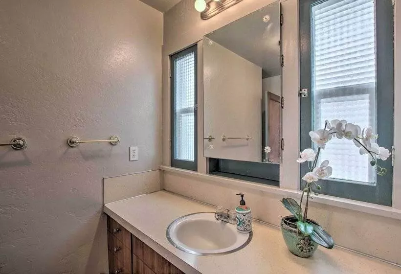 Convenient Preston Retreat W/ Private Yard!