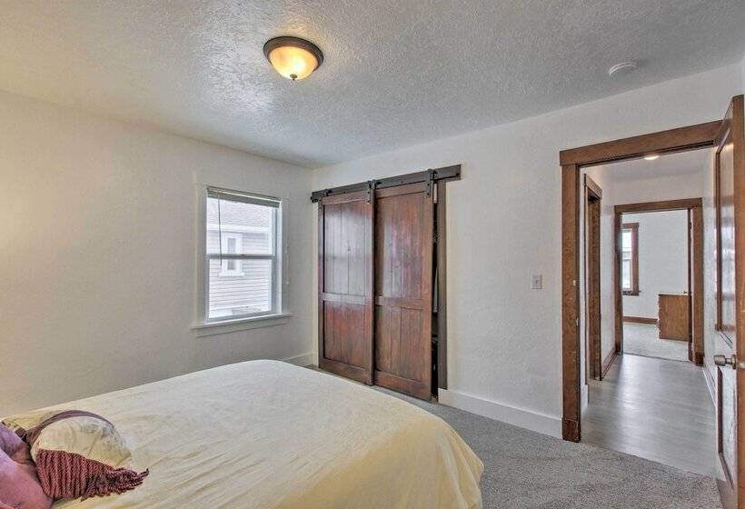 Convenient Preston Retreat W/ Private Yard!