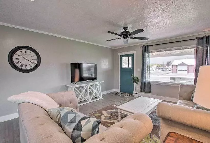 Convenient Preston Retreat W/ Private Yard!