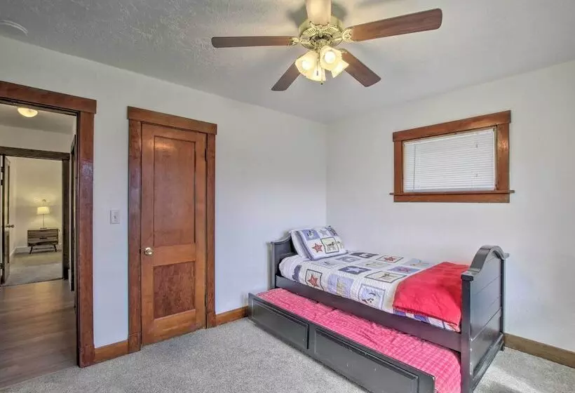 Convenient Preston Retreat W/ Private Yard!