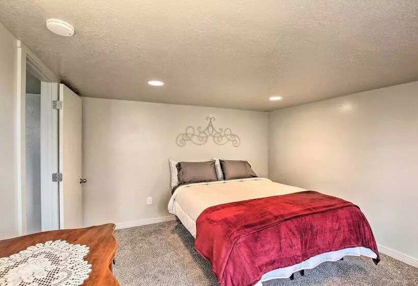 Convenient Preston Retreat W/ Private Yard!