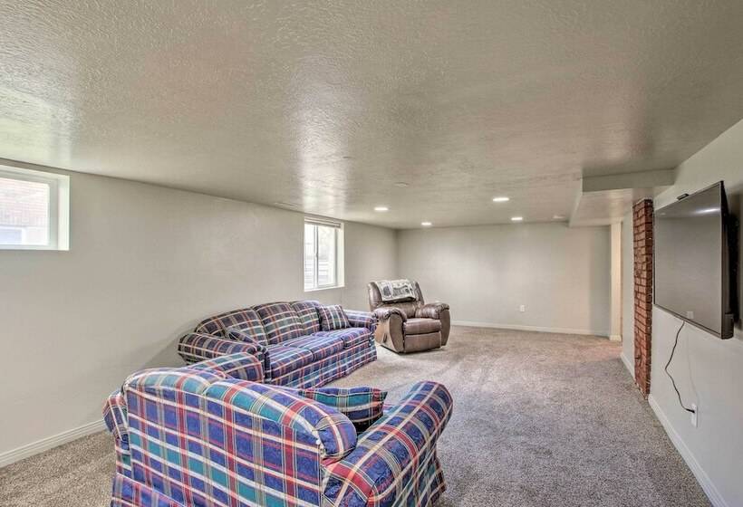 Convenient Preston Retreat W/ Private Yard!