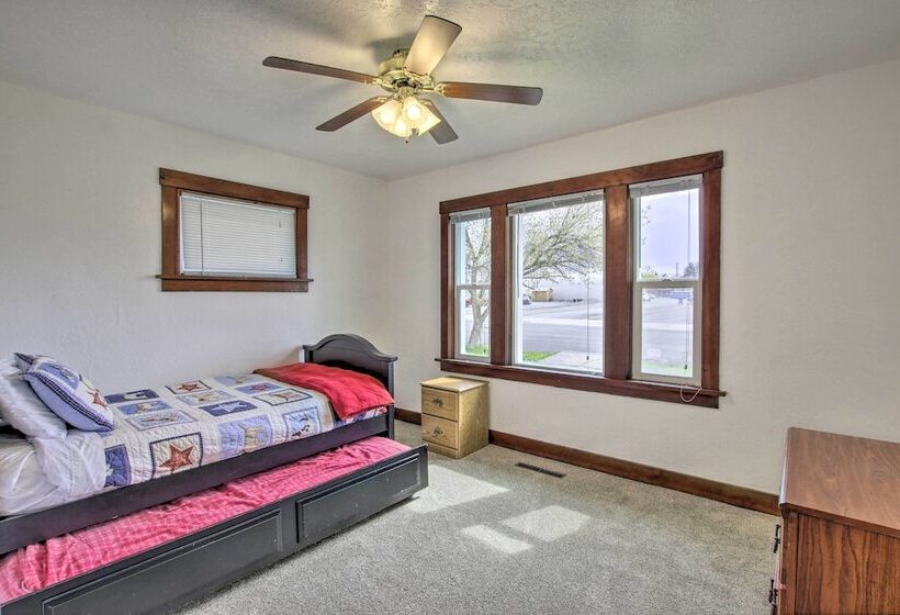 Convenient Preston Retreat W/ Private Yard!