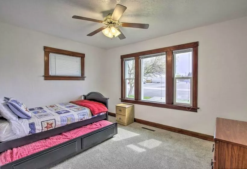 Convenient Preston Retreat W/ Private Yard!