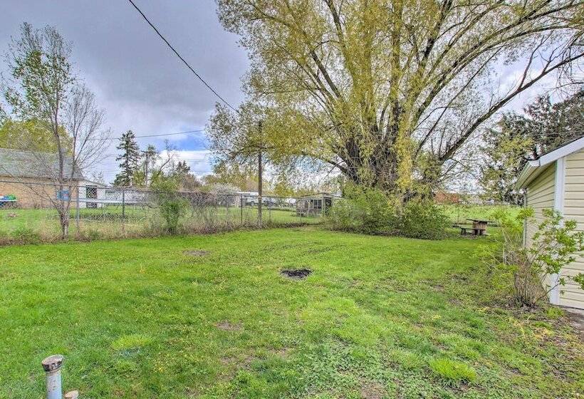 Convenient Preston Retreat W/ Private Yard!