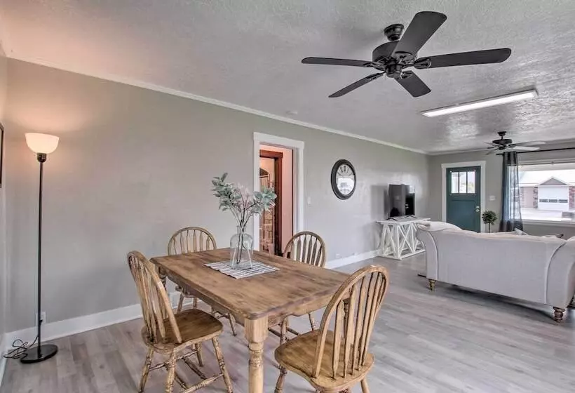 Convenient Preston Retreat W/ Private Yard!