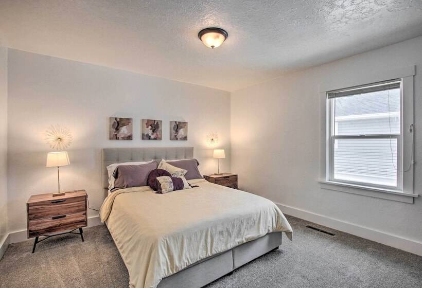 Convenient Preston Retreat W/ Private Yard!