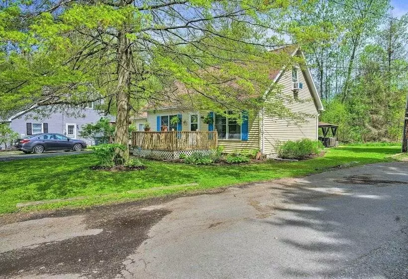 Cozy Auburn Retreat W/ Hot Tub   Walk To Lake