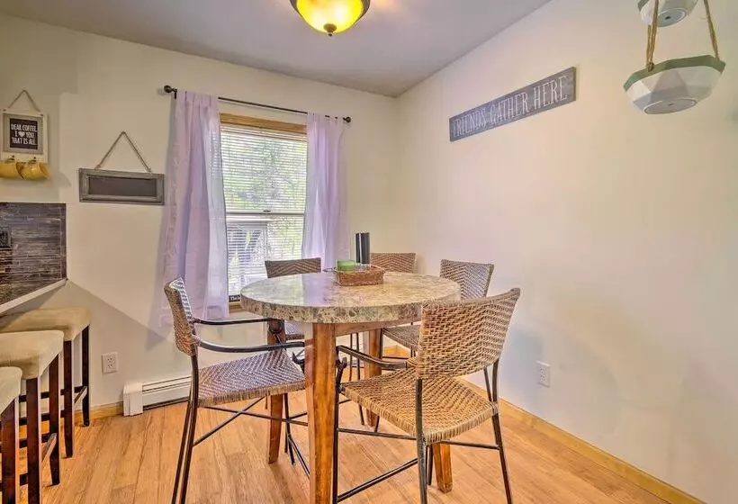 Cozy Auburn Retreat W/ Hot Tub   Walk To Lake