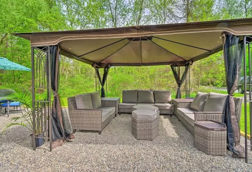 Cozy Auburn Retreat W/ Hot Tub   Walk To Lake