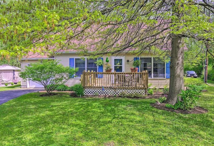 Cozy Auburn Retreat W/ Hot Tub   Walk To Lake