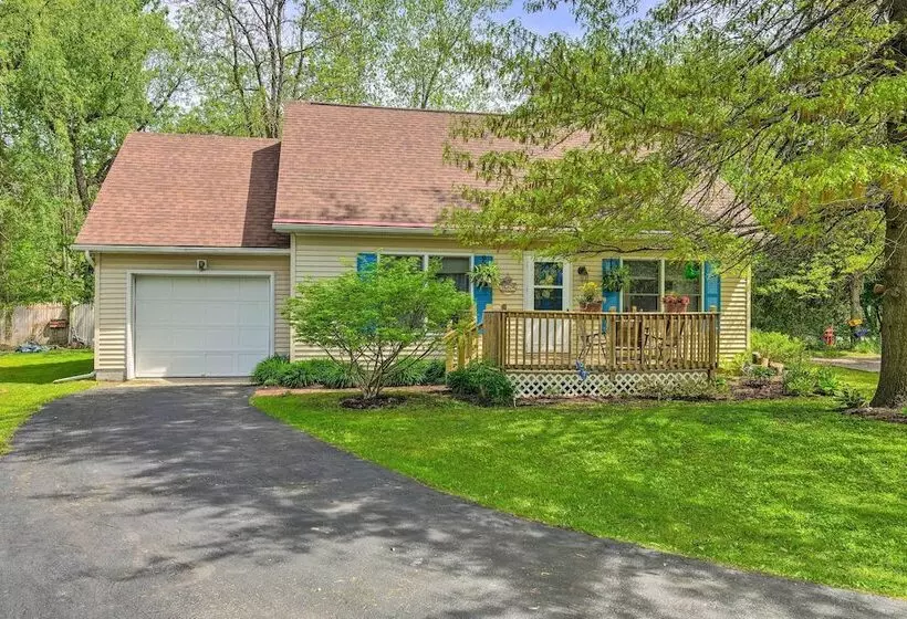 Cozy Auburn Retreat W/ Hot Tub   Walk To Lake