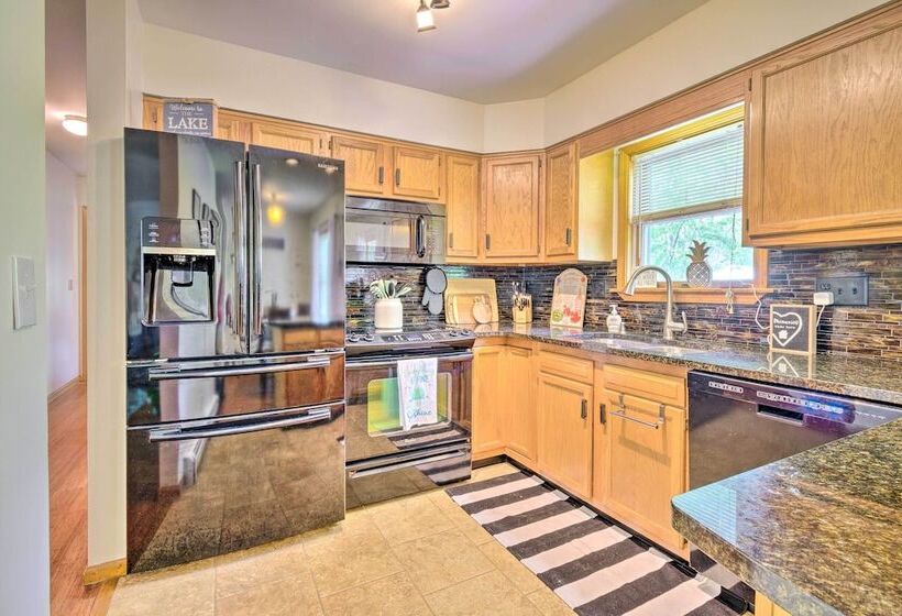 Cozy Auburn Retreat W/ Hot Tub   Walk To Lake