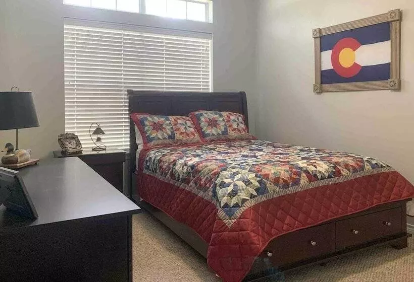 Cozy College Station Home W/ Patio And Fireplace