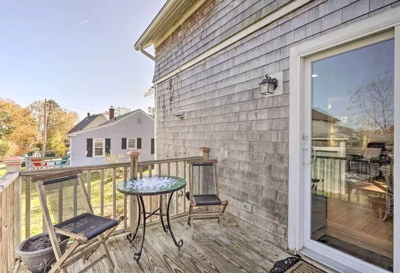 Cozy Historic Wakefield Home Close To Beaches