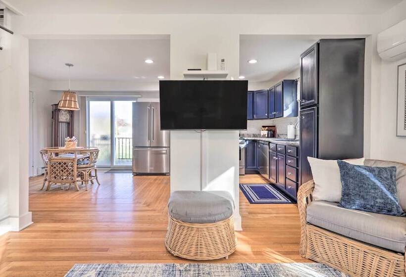 Cozy Historic Wakefield Home Close To Beaches