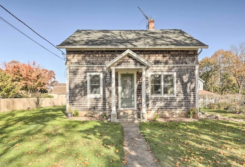 Cozy Historic Wakefield Home Close To Beaches