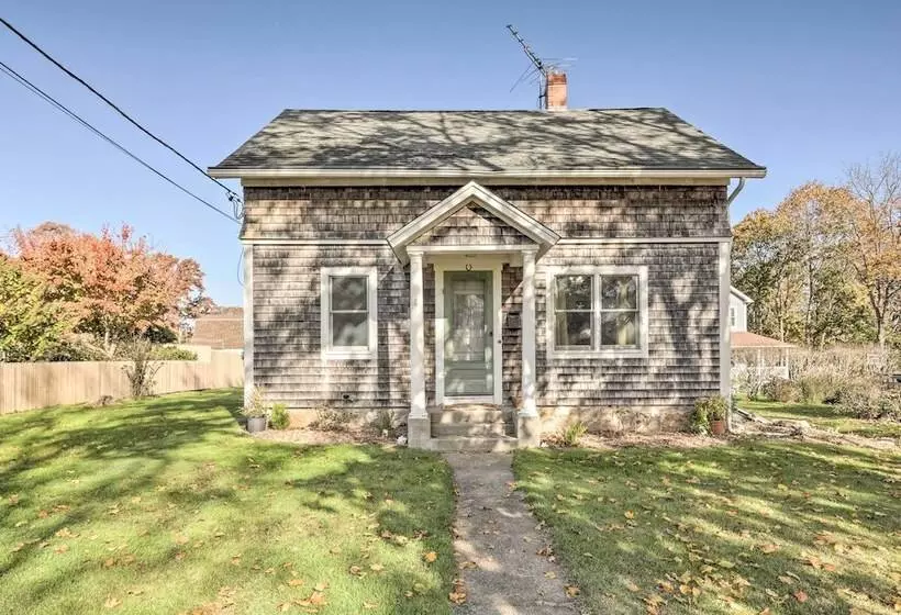 Cozy Historic Wakefield Home Close To Beaches