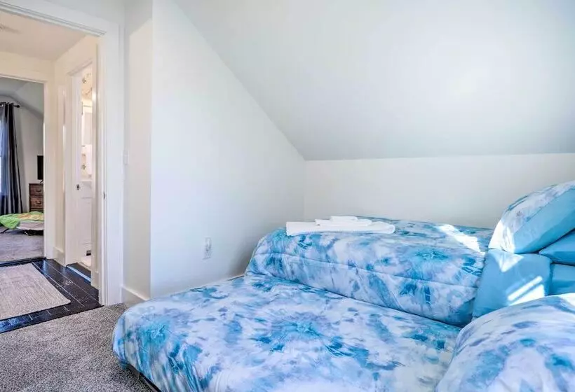 Cozy Historic Wakefield Home Close To Beaches