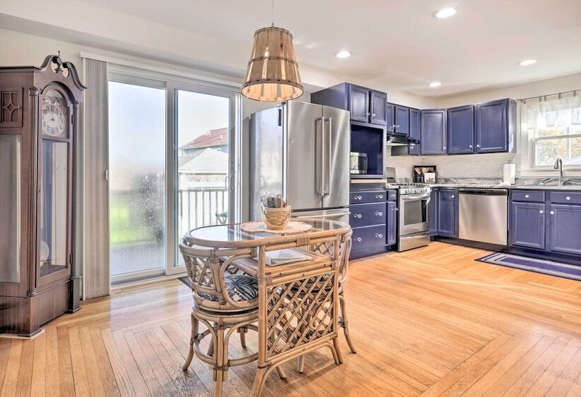 Cozy Historic Wakefield Home Close To Beaches