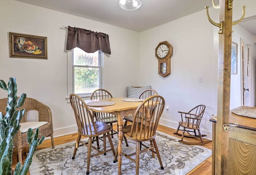 Cozy Historic Wakefield Home Close To Beaches