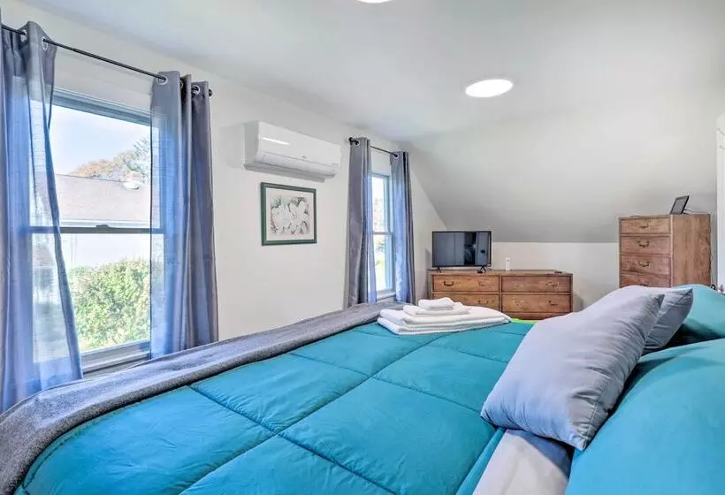 Cozy Historic Wakefield Home Close To Beaches