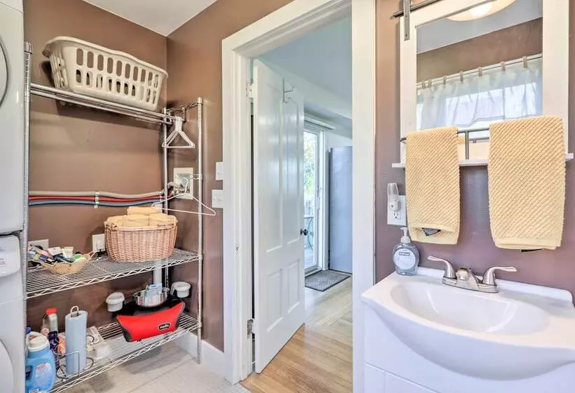 Cozy Historic Wakefield Home Close To Beaches