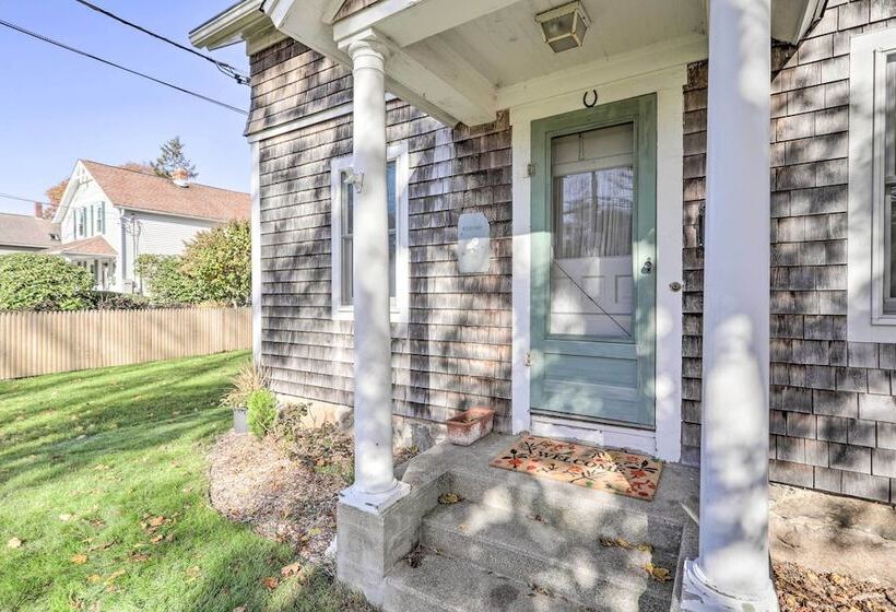 Cozy Historic Wakefield Home Close To Beaches