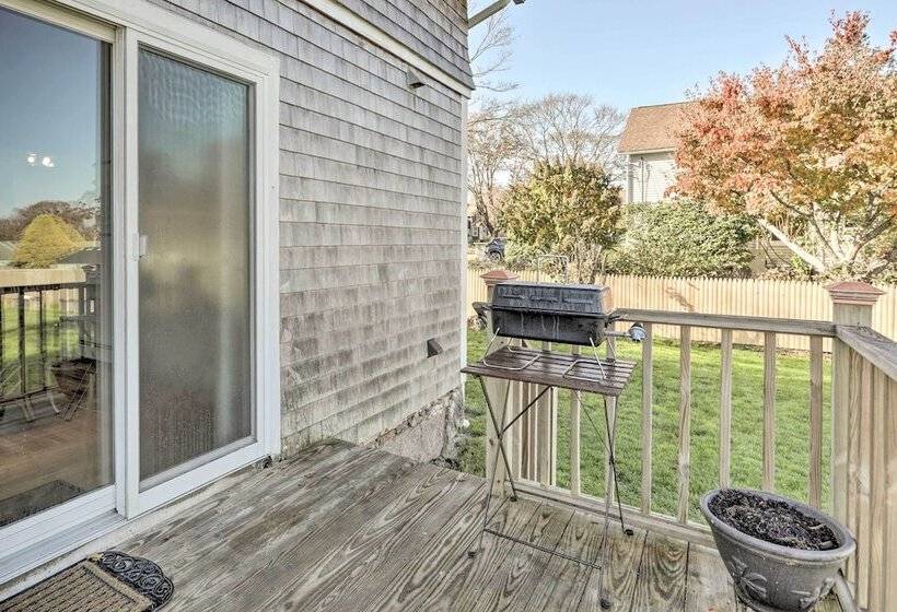 Cozy Historic Wakefield Home Close To Beaches