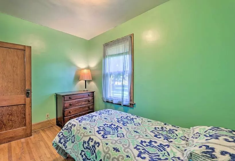 Family Friendly Marlinton Home: Walk Downtown!