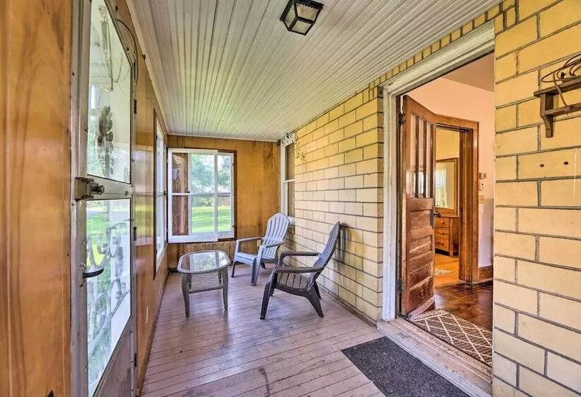 Family Friendly Marlinton Home: Walk Downtown!