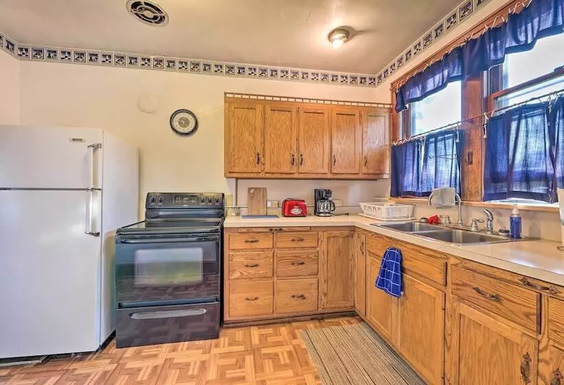 Family Friendly Marlinton Home: Walk Downtown!