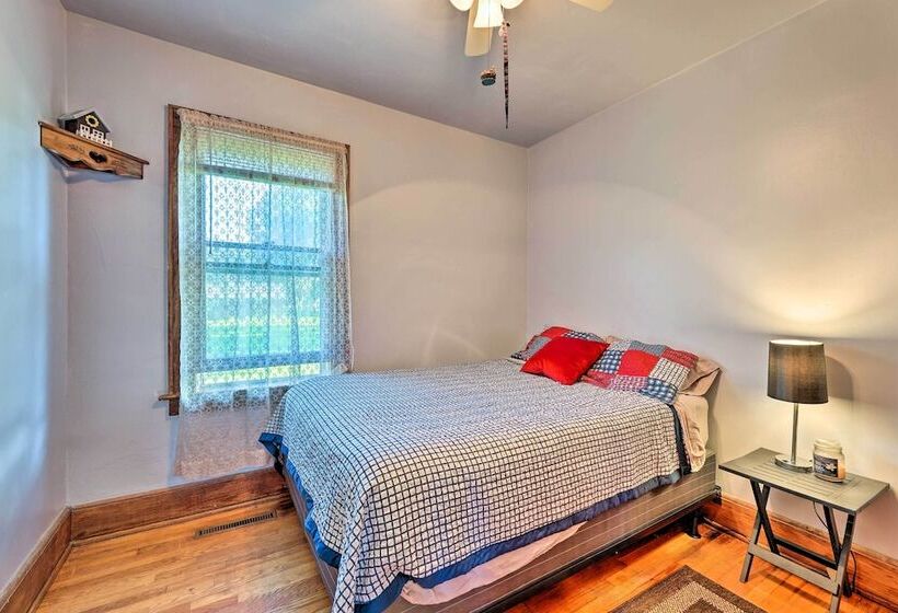 Family Friendly Marlinton Home: Walk Downtown!