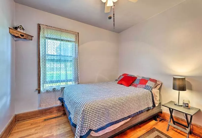 Family Friendly Marlinton Home: Walk Downtown!