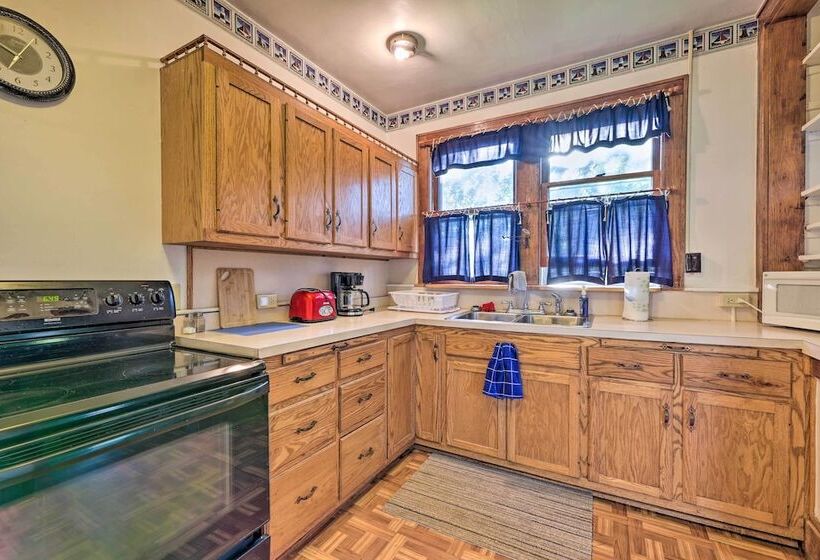 Family Friendly Marlinton Home: Walk Downtown!