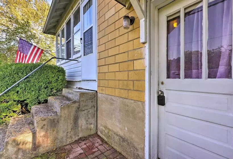 Family Friendly Marlinton Home: Walk Downtown!