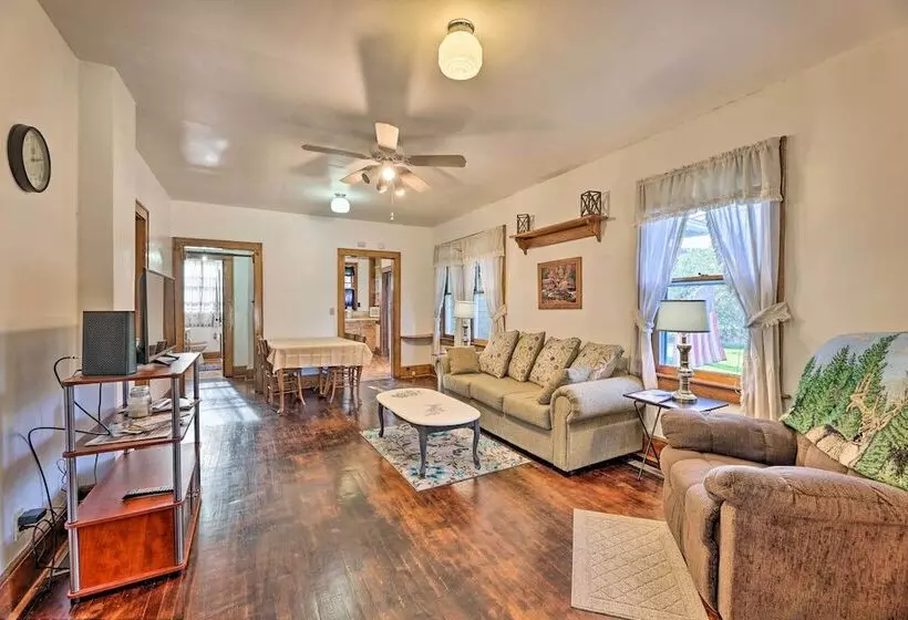 Family Friendly Marlinton Home: Walk Downtown!