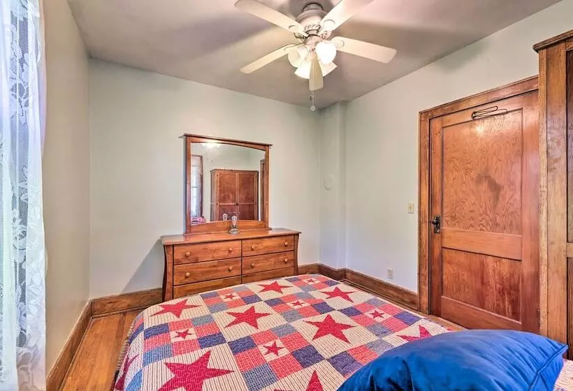 Family Friendly Marlinton Home: Walk Downtown!