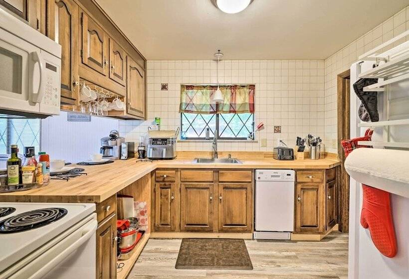 Pocono Summit Getaway W/ Game Room: Walk To Lake!