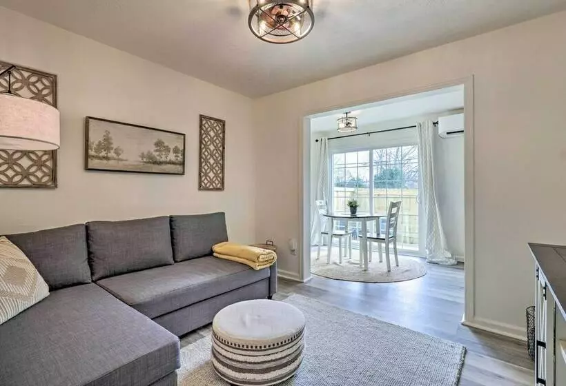 Cozy Temple Cottage W/ Private Backyard!