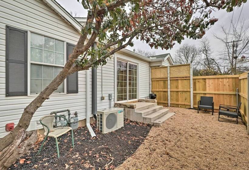 Cozy Temple Cottage W/ Private Backyard!