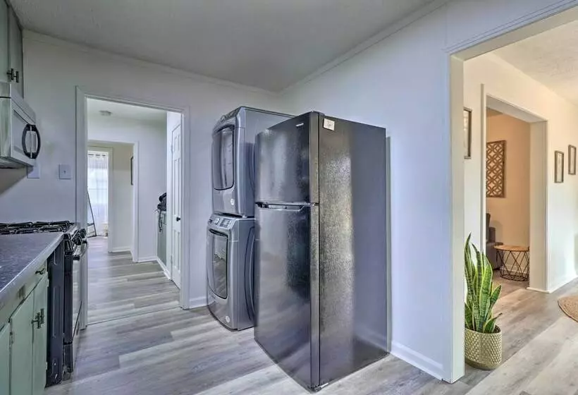 Cozy Temple Cottage W/ Private Backyard!